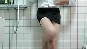 ting xuan shemale office lady bares legs in shower show