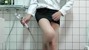 ting xuan shemale office lady bares legs in shower show