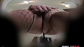 Chubby facesitter grinds big ass on dude 🍑😈