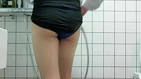 ting xuan shemale office lady bares legs in shower show