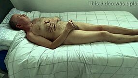 SOLO MATURE BED WANK TO ORGASM SPURT