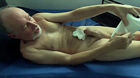 wanna watch this mature solo wank in her bedroom?