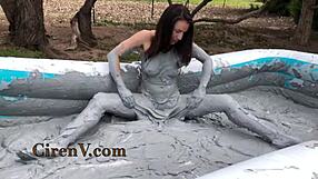 Ciren V Boldly Sploshes Clay in Pool