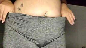 Pillada Luna Desnuda Juega con Tetas Grandes en Habitación