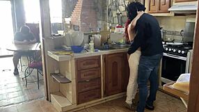 mi amigo folla esposa casada en nuestra casa mientras cuckold mira