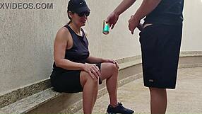 Sapatão Chokes on Boquete Before Reluctant Buceta Pounding