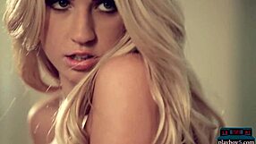 hey jessica vaugn and samantha autum, show us your all-natural milf bombshell curves solo?