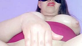 Colombian stepmom's huge cameltoe pussy lips drip in leggings masturbation.