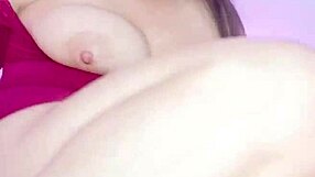 Colombian stepmom's huge cameltoe pussy lips drip in leggings masturbation.