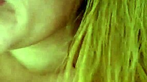 Amateur Exhibitionist Flashes to Convince Stud Dump His Wife