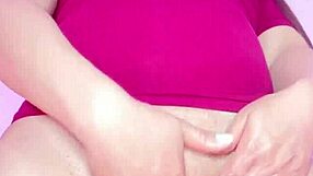 Colombian stepmom's huge cameltoe pussy lips drip in leggings masturbation.
