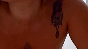 Amateur Exhibitionist Flashes to Convince Stud Dump His Wife
