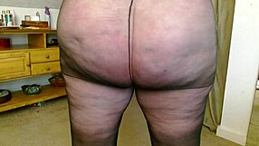 wanna see dawnskye1962's 1256 new pantyhose hugging hairy pussy curves?