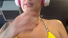 Blonde gym sweat leads to wet pussy gaping public