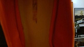 oh damn, dawnskye1962's flat feet in pantyhose look so sexy bare too!!