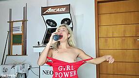 gamer girl gapes asshole then sucks ass to mouth after toy play