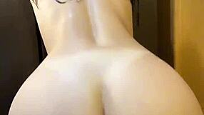 hey, just got out the shower wanna lap dance from this college slut?