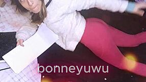 bonneyuwu chills in bed, 12:44 flashing her cute butt while studying
