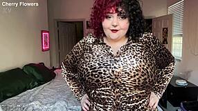 Chubby big ass girlfriend bounces on your cock during first date ride