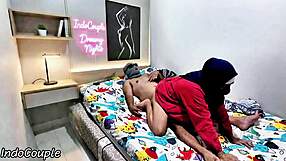 Aku Mergoki Adik Berhijab Di Kamar Lalu Crot Di Memeknya