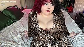 Chubby big ass girlfriend bounces on your cock during first date ride