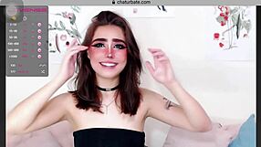 Petite Lizzyhoney Teen 18+ With Small Tits Cams Her Beauty