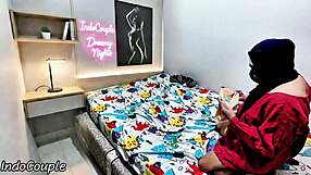 Aku Mergoki Adik Berhijab Di Kamar Lalu Crot Di Memeknya