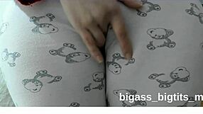 hey, watch me masturbate in pajamas, peek that fat cameltoe up close