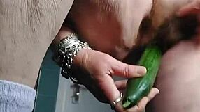 i love how oma fucks her hairy pussy with that cucumber