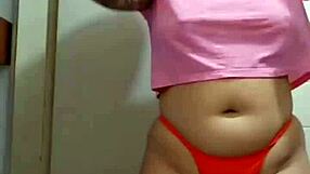 Girl shows big pussy flashing online