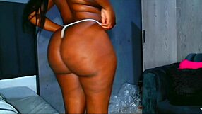 bubble butt ebony fat pussy twerk. she shows it all off