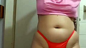 Girl shows big pussy flashing online