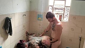 Fodendo Minha Meia-Irma No Banho