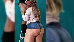 milf culona le da mamada al trabajador de la construccion