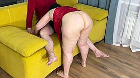Wow this big ass mature milf gives blowjob and anal sex!