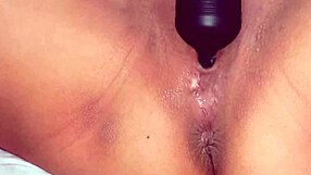bluee masturbates for hard squirt closeup