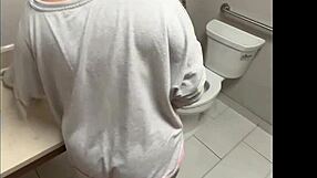 Tiktoker la paisa takes brake during live to have a quicky with fan at the hotel bathroom