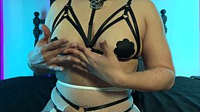 edging and ruining my own orgasm while reacting to trans daisy taylor