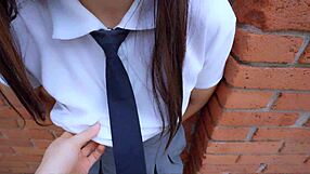 se van al patio chupandola en la escuela