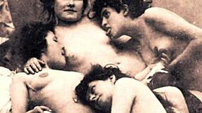 Vintage group encounters contrast antique orgy styles