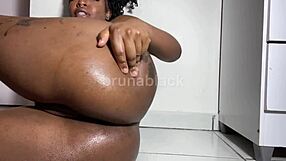 masturbação anal com dildo black joi