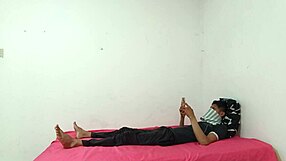 Verdad o reto hermanastros conversan y terminan haciendo retos calientes y sexuales