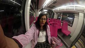 Linda Chica De Colegio Viajando En Transporte