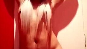 venezuelan shows body to fans