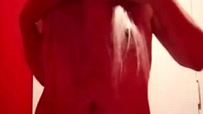 venezuelan shows body to fans