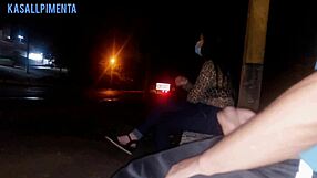 S�rio eu corro o risco de colocar meu pau na frente dessa mulher esperando o �nibus como ela vai reagir