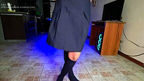 Colegiala Termina Se Hacer Su Tarea Para Coger Con Su Padrastro