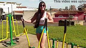 gostosa got naked gave head and took cum in public