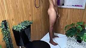 a namorada do meu amigo abriu a porta do banho