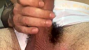uma punheta gostosa pro meu professor gostoso